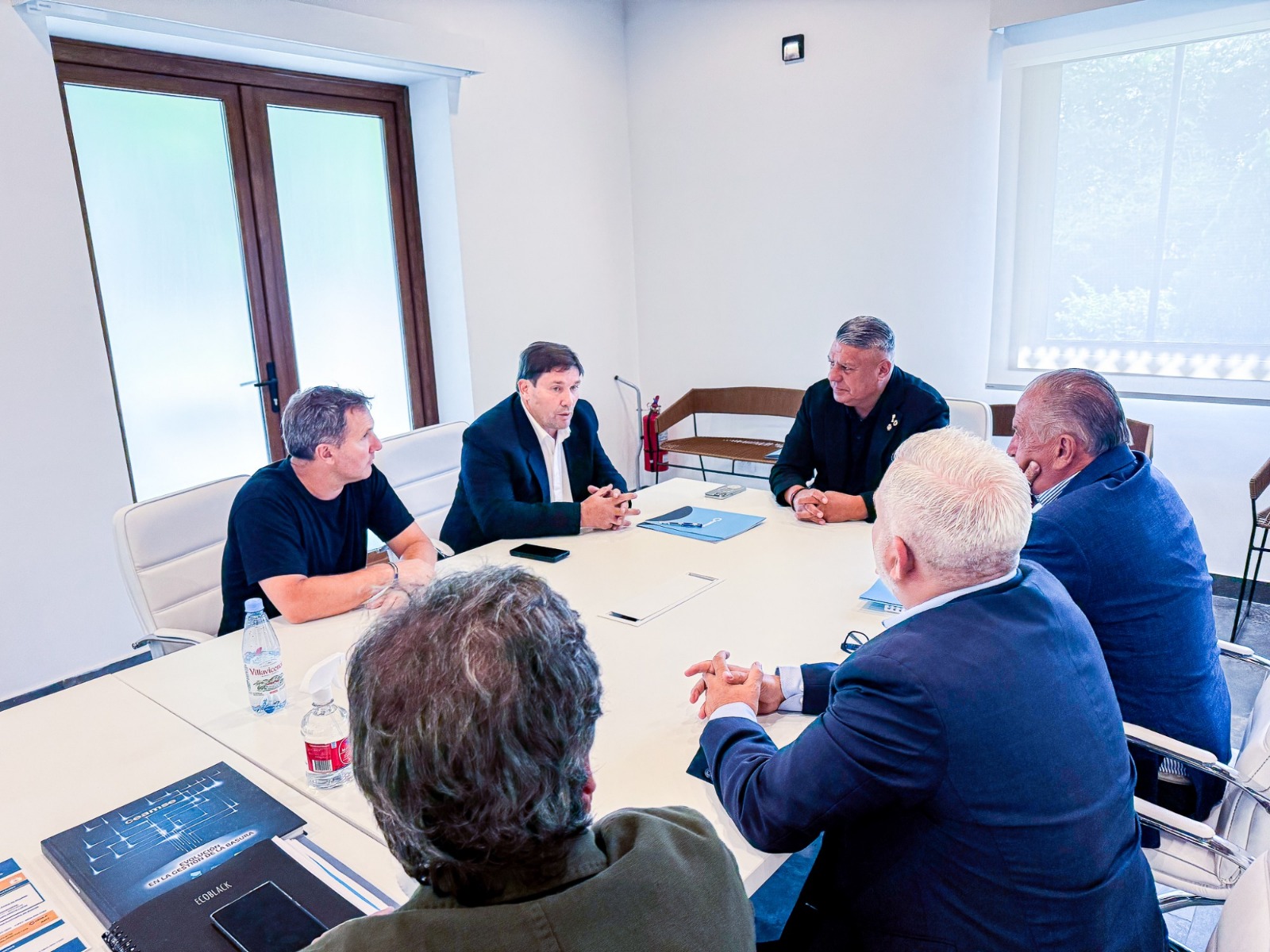 EL INTENDENTE FABIÁN BLANSTEIN FIRMÓ EL ACUERDO CON EL CEAMSE-DIALOGO EN LA MAÑANA DE LA 1210