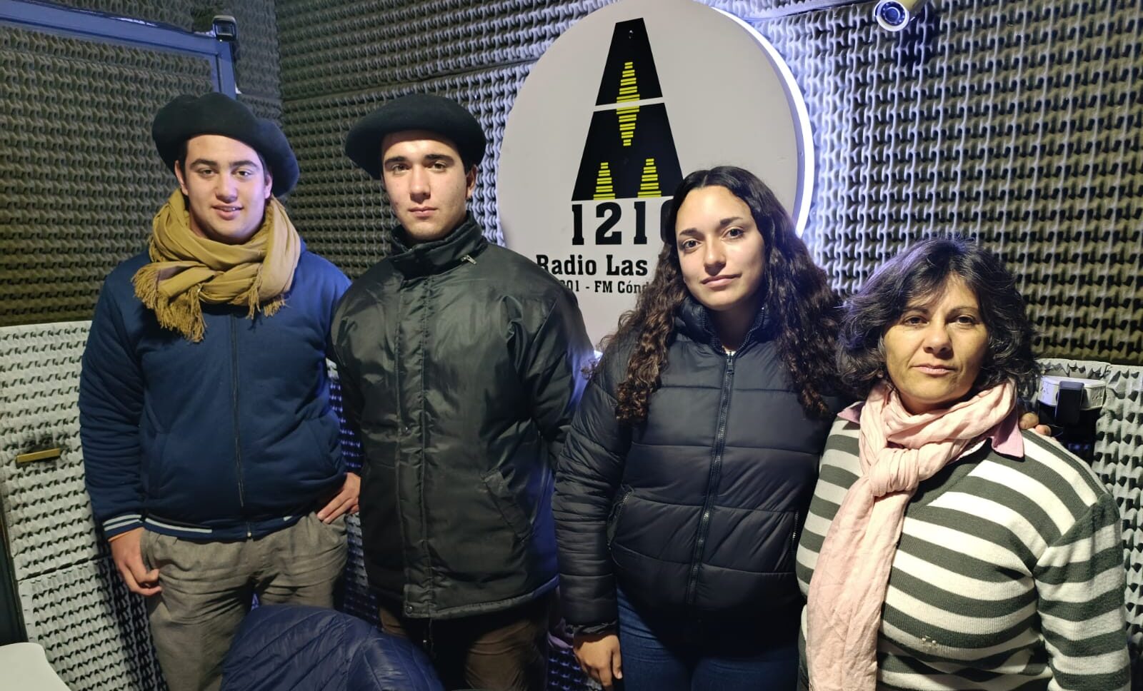 Grupo De Alumnos De La Escuela Agropecuaria- Cabaña La Deseada-Raza Angus